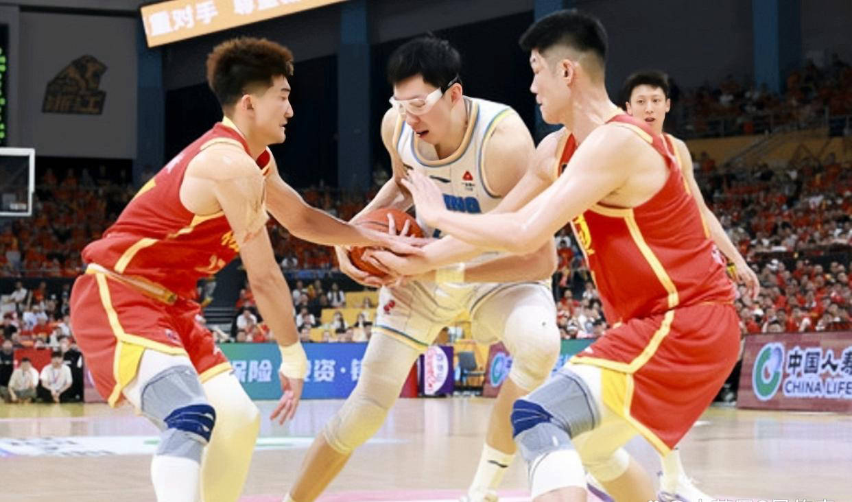 包含关键时刻广东宏远备战CBA季后赛北京首钢围绕NBA总决赛队长鼓劲，北京首钢内部沟通备战足总杯看傻球迷的词条