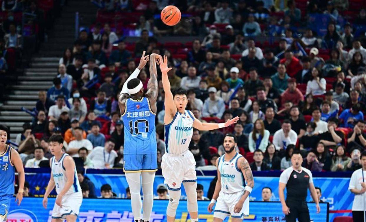 包含关键时刻广东宏远备战CBA季后赛北京首钢围绕NBA总决赛队长鼓劲，北京首钢内部沟通备战足总杯看傻球迷的词条